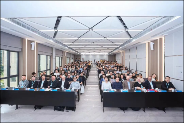 长富配资 2025“设计·多维共生”国际会议 | 董占军：多维共生语境下人居设计学科的建构路径探索